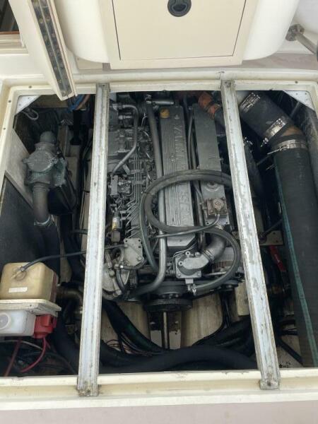 2000 Albin 32+2 Command Bridge