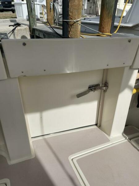 2000 Albin 32+2 Command Bridge