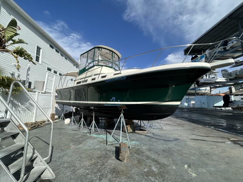 2000 Albin 32+2 Command Bridge