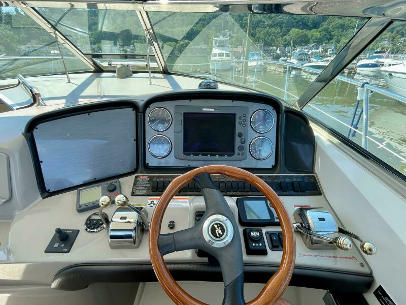 Lucky Boxer 38ft Sea Ray Yacht For Sale