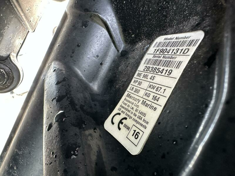 17ft Boston Whaler Yacht For Sale