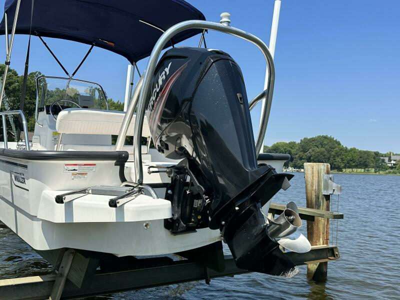17ft Boston Whaler Yacht For Sale