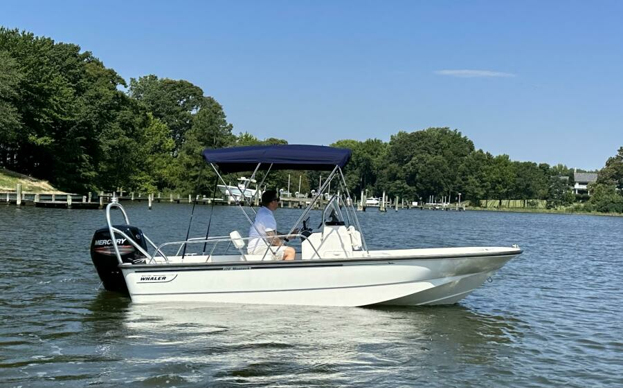 17ft Boston Whaler Yacht For Sale