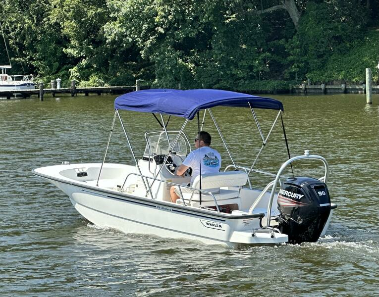 17ft Boston Whaler Yacht For Sale
