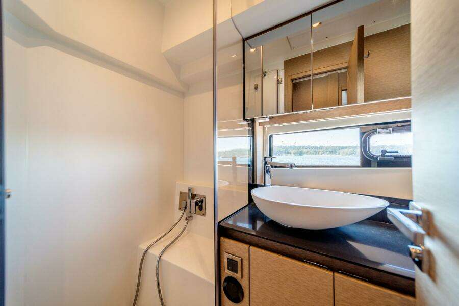 V  amp  A 46ft Prestige Yacht For Sale