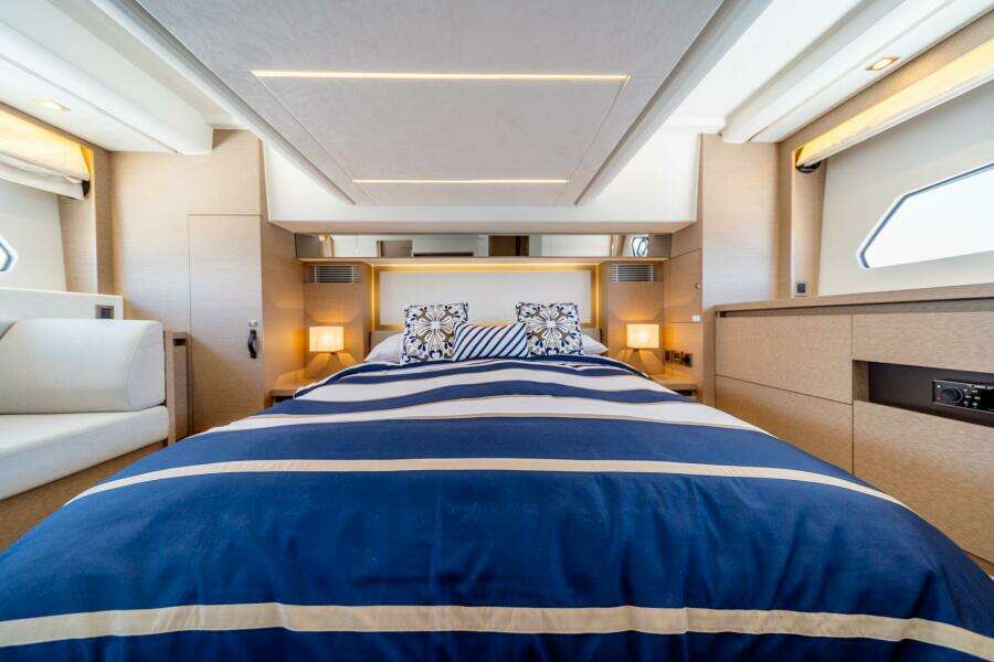 V  amp  A 46ft Prestige Yacht For Sale