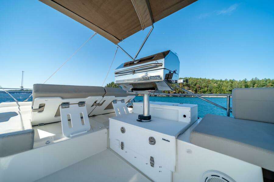 V  amp  A 46ft Prestige Yacht For Sale