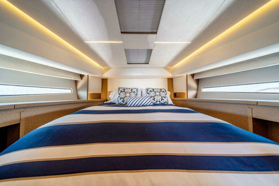 V  amp  A 46ft Prestige Yacht For Sale