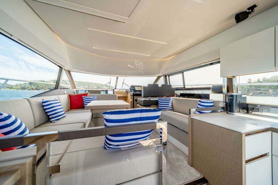 V  amp  A 46ft Prestige Yacht For Sale