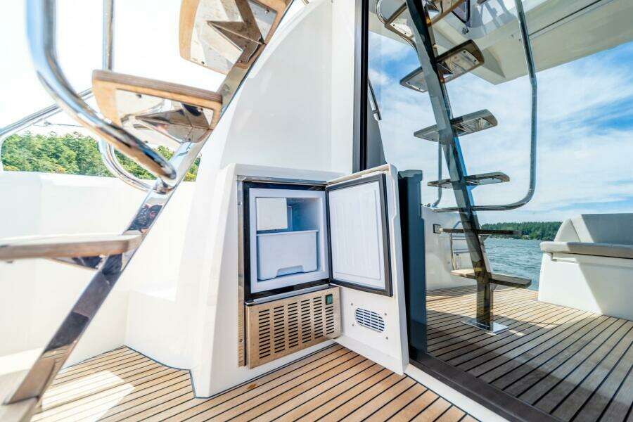 V  amp  A 46ft Prestige Yacht For Sale