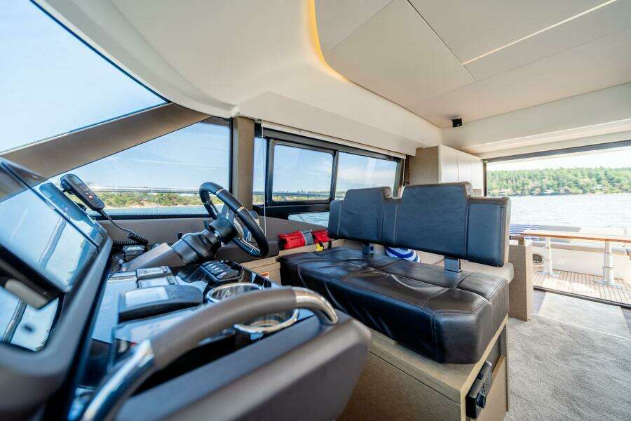 V  amp  A 46ft Prestige Yacht For Sale