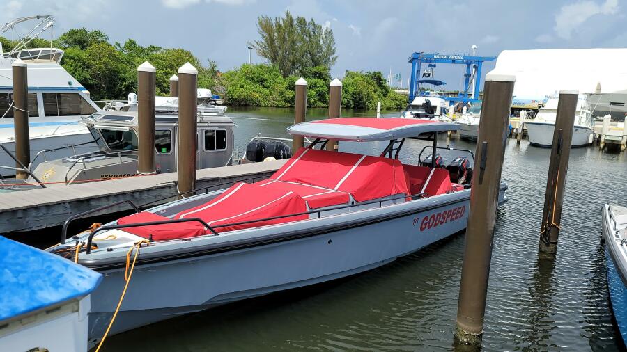 37' 2022 Axopar 37 Brabus Shadow