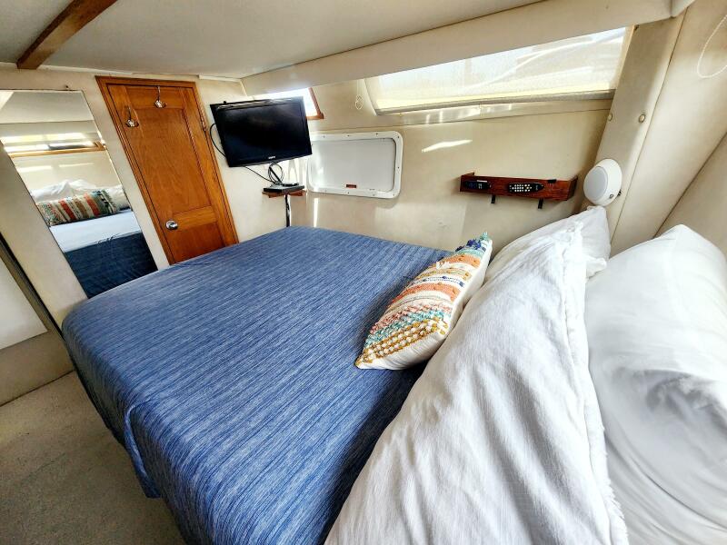 Aft cabin with head