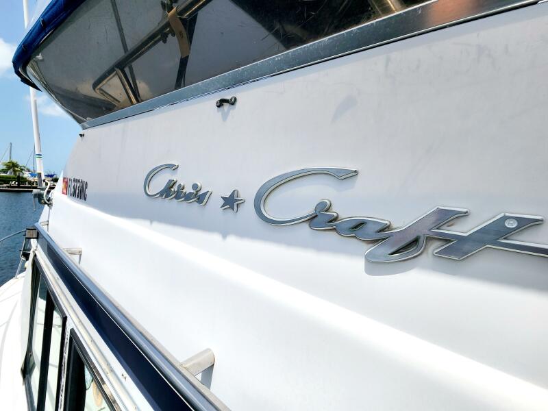 1990 Chris-Craft Catalina 372