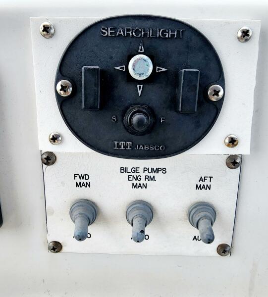 1990 Chris-Craft Catalina 372