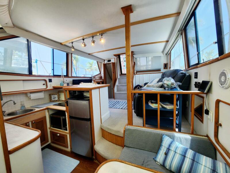 Galley & Salon