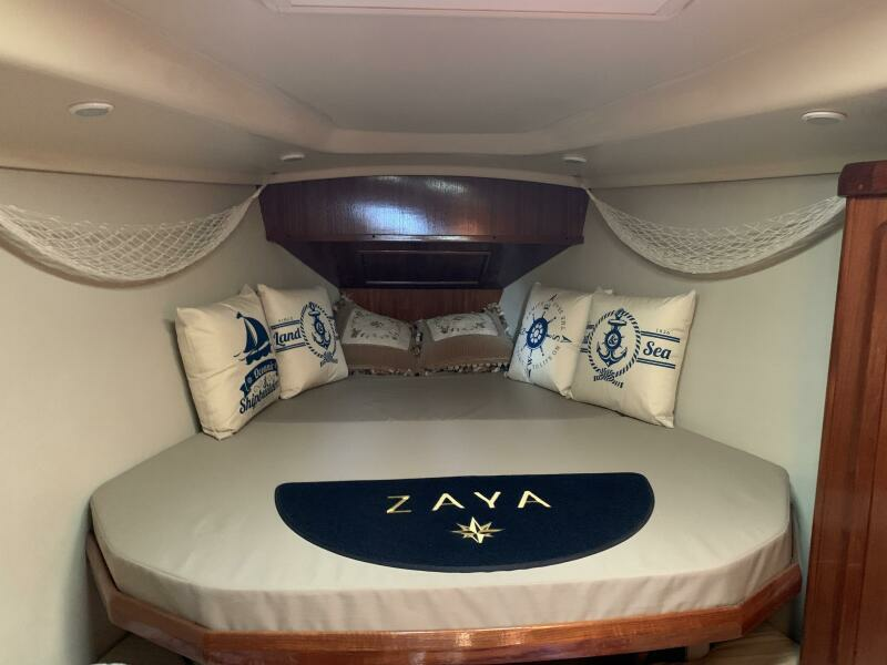 zaya 42ft Hunter Yacht For Sale