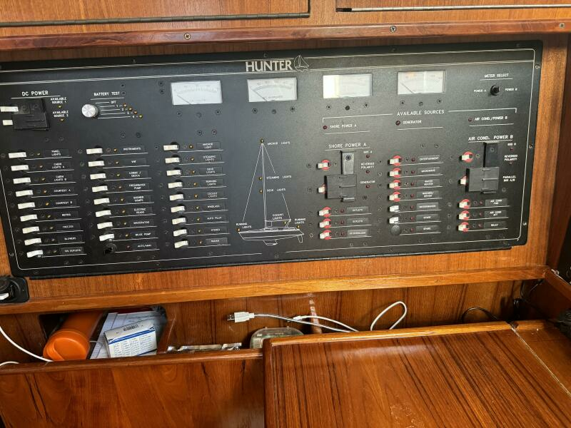 zaya 42ft Hunter Yacht For Sale