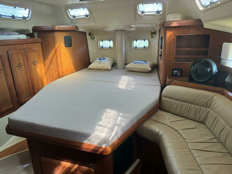 zaya 42ft Hunter Yacht For Sale