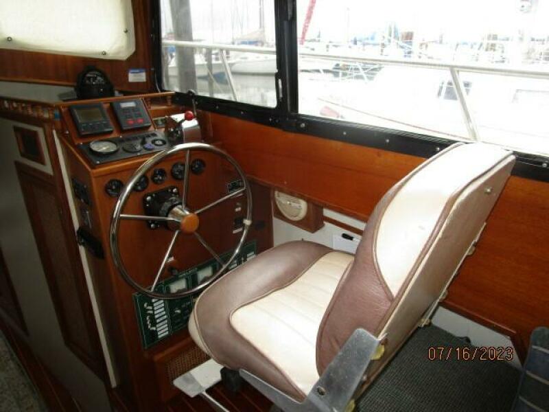 32' Nimble helm1