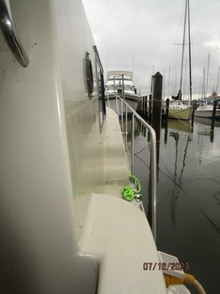 32' Nimble starboard side deck2