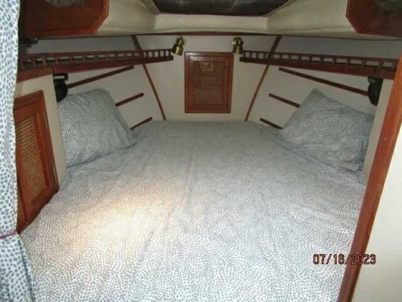 32' Nimble stateroom