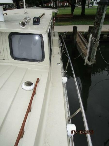 32' Nimble port side deck1