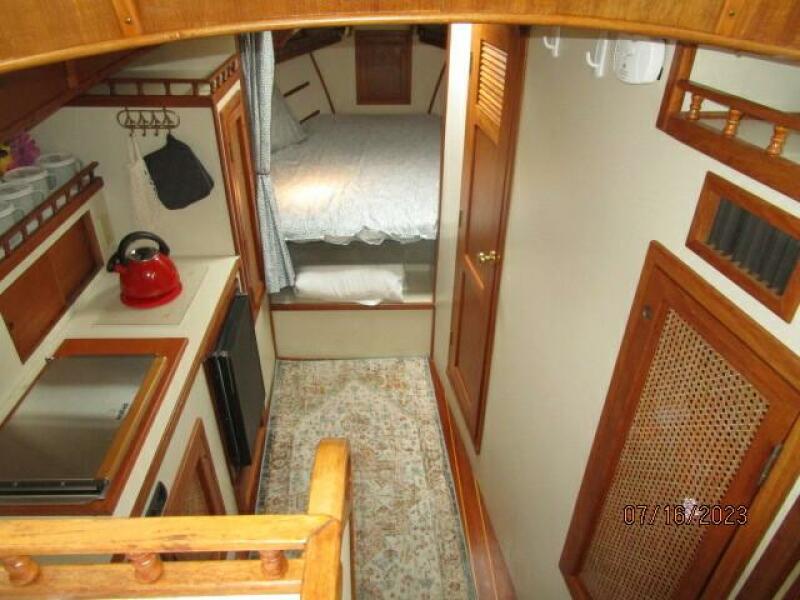 32' Nimble galley3