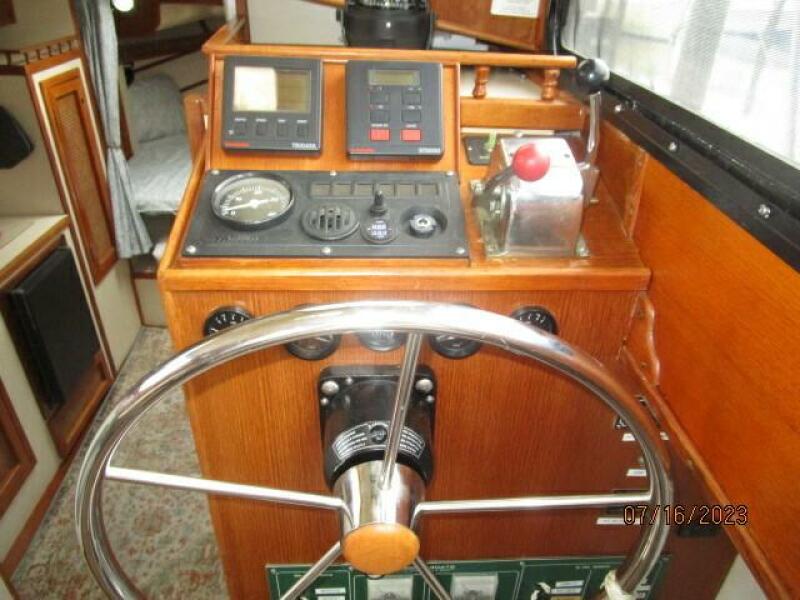 32' Nimble helm2