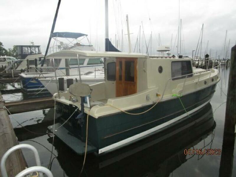 32' Nimble starboard aft profile
