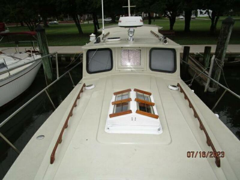 32' Nimble foredeck aft