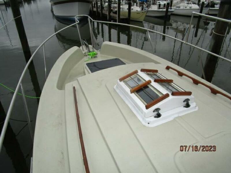 32' Nimble foredeck