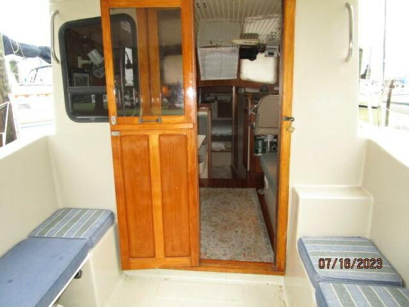 32' Nimble cockpit forward