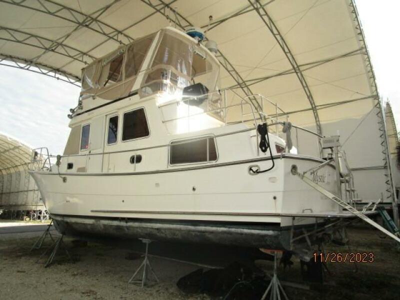 38' Mariner port aft profile