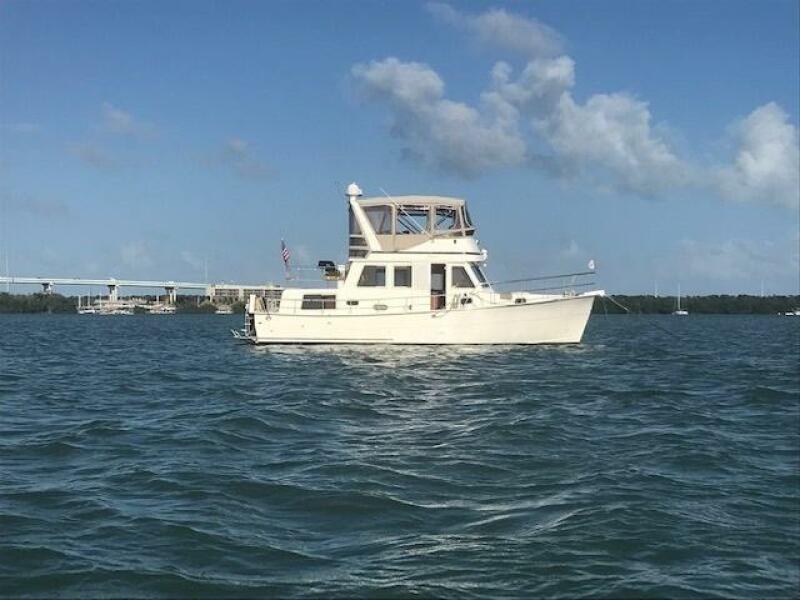 38' Mariner starboard profile
