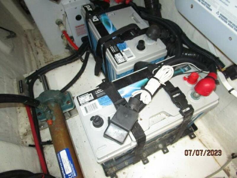 38' Mariner battery bank1