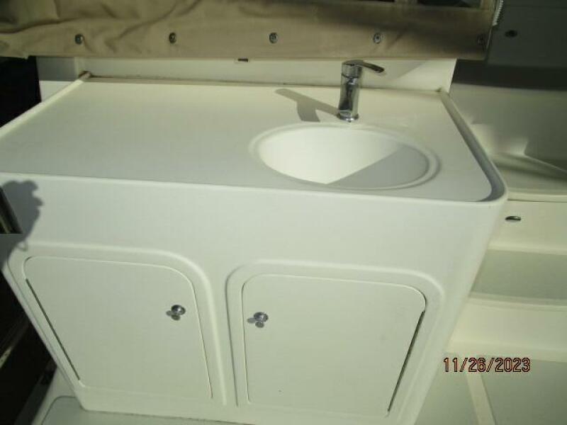 38' Mariner trunk cabin wetbar