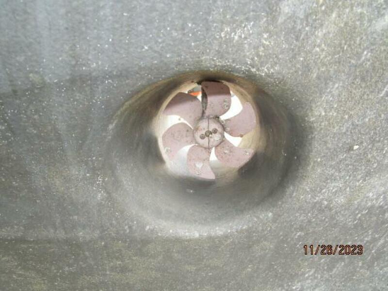38' Mariner bowthruster starboard