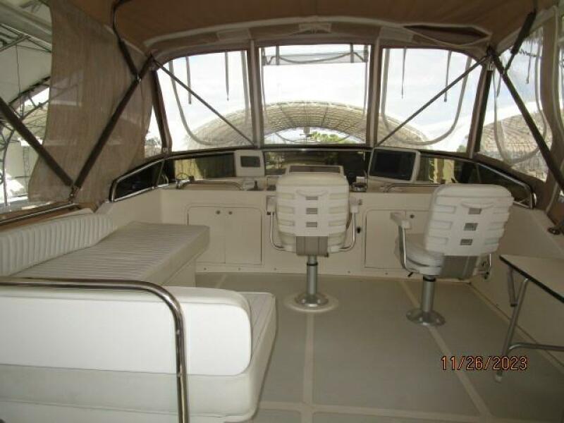 38' Mariner flybridge forward