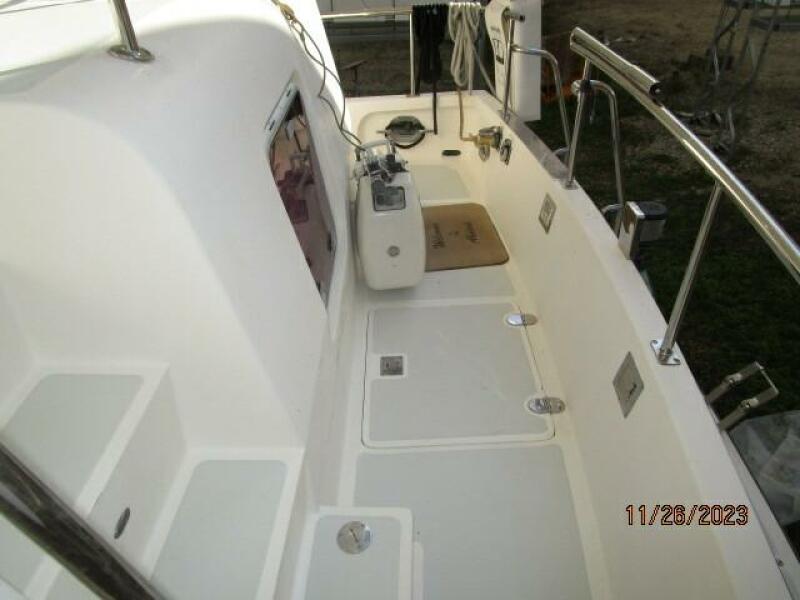 38' Mariner aftdeck starboard