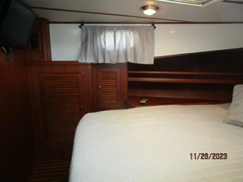 38' Mariner guest stateroom port