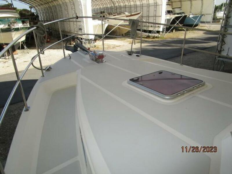38' Mariner foredeck1
