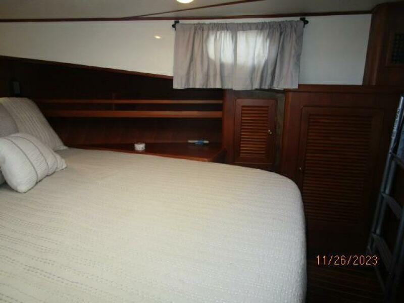 38' Mariner guest stateroom starboard