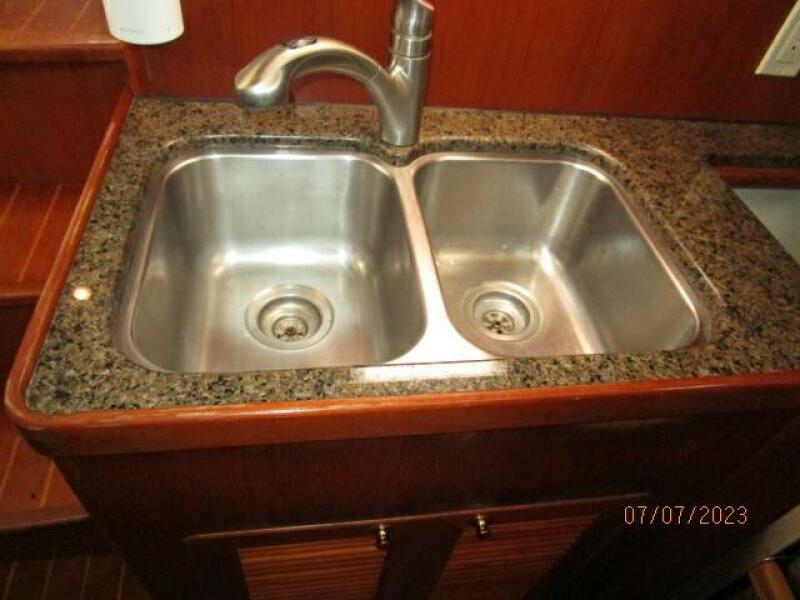 38' Mariner galley sinks
