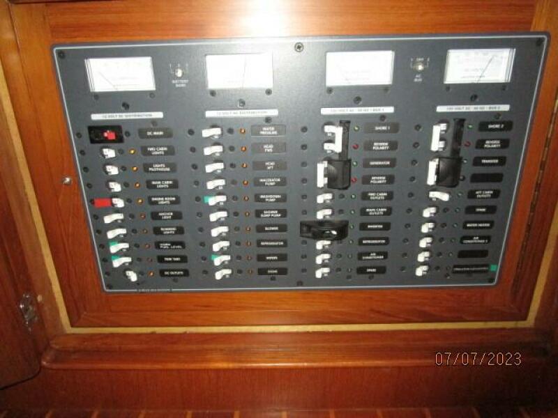 38' Mariner electrical panel