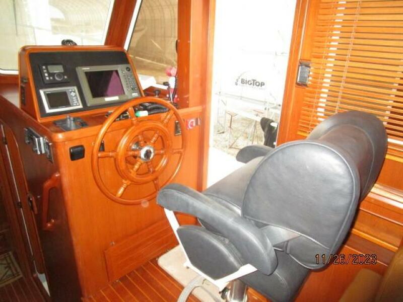 38' Mariner lower helm1