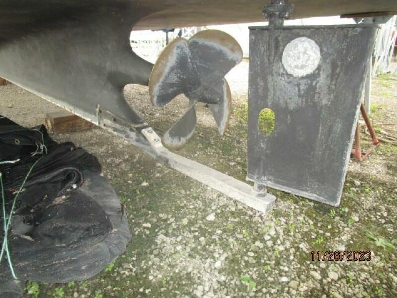 38' Mariner running gear