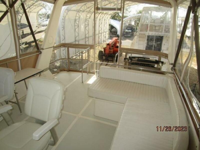 38' Mariner flybirdge aft