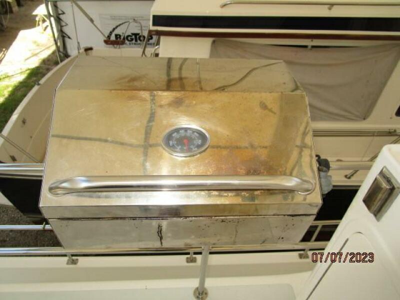 38' Mariner trunk cabin BBQ grill