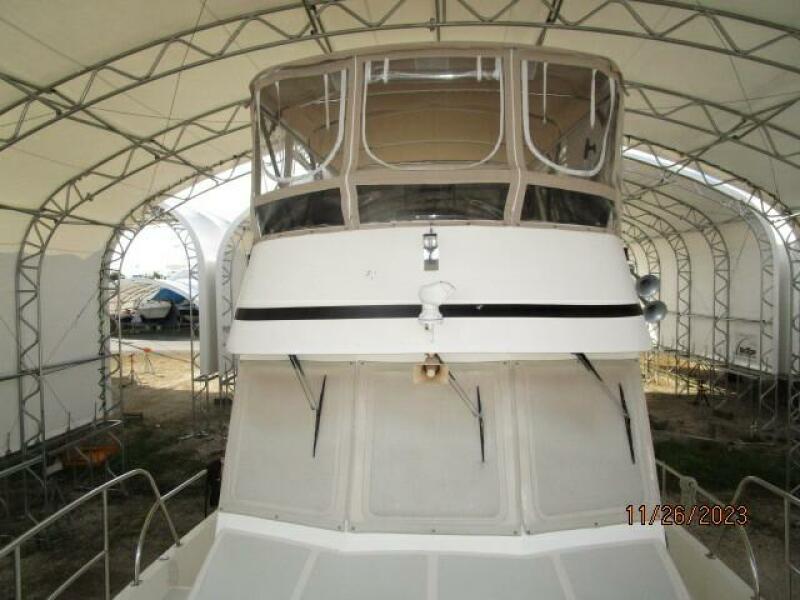 38' Mariner foredeck aft